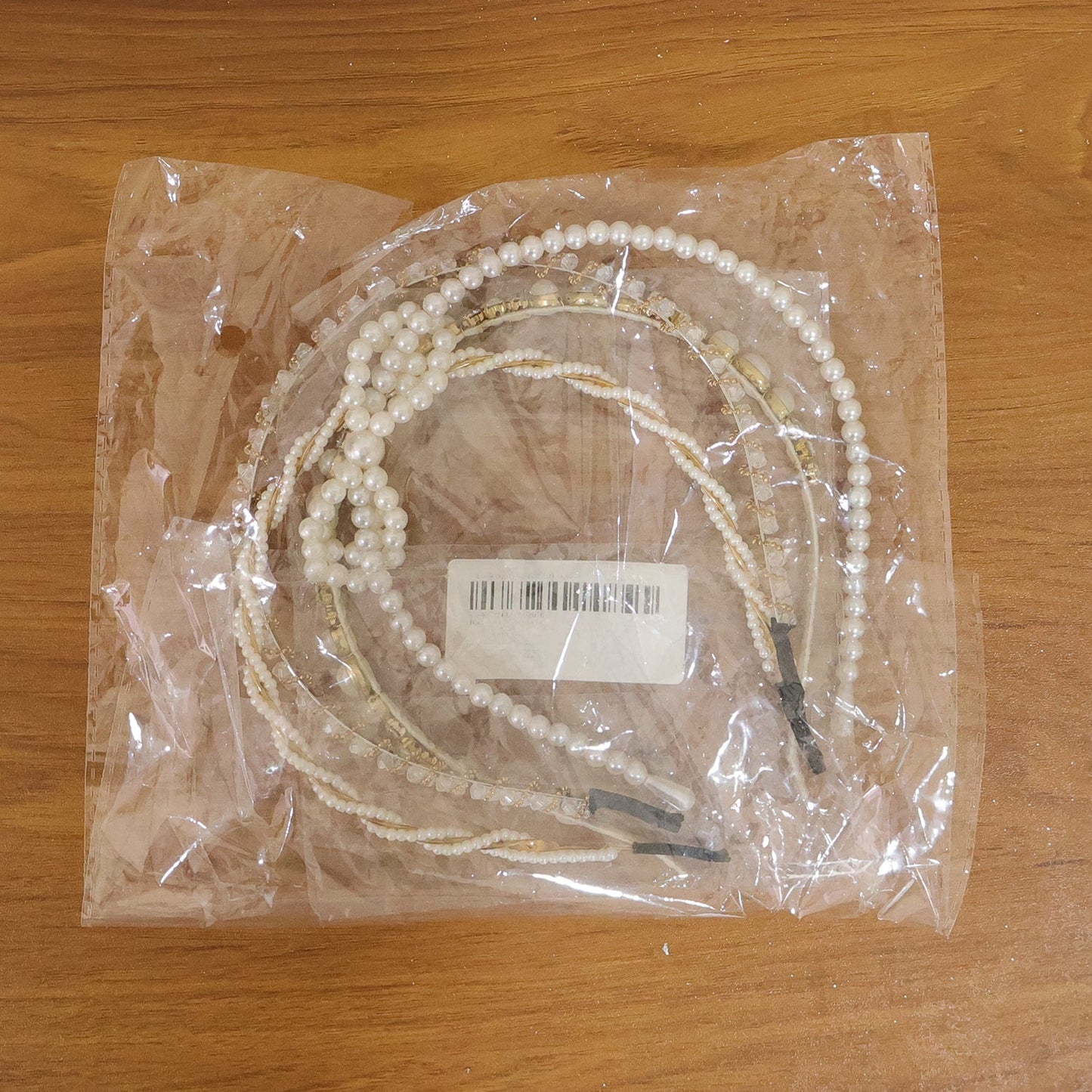 Chic pearl hair accessory