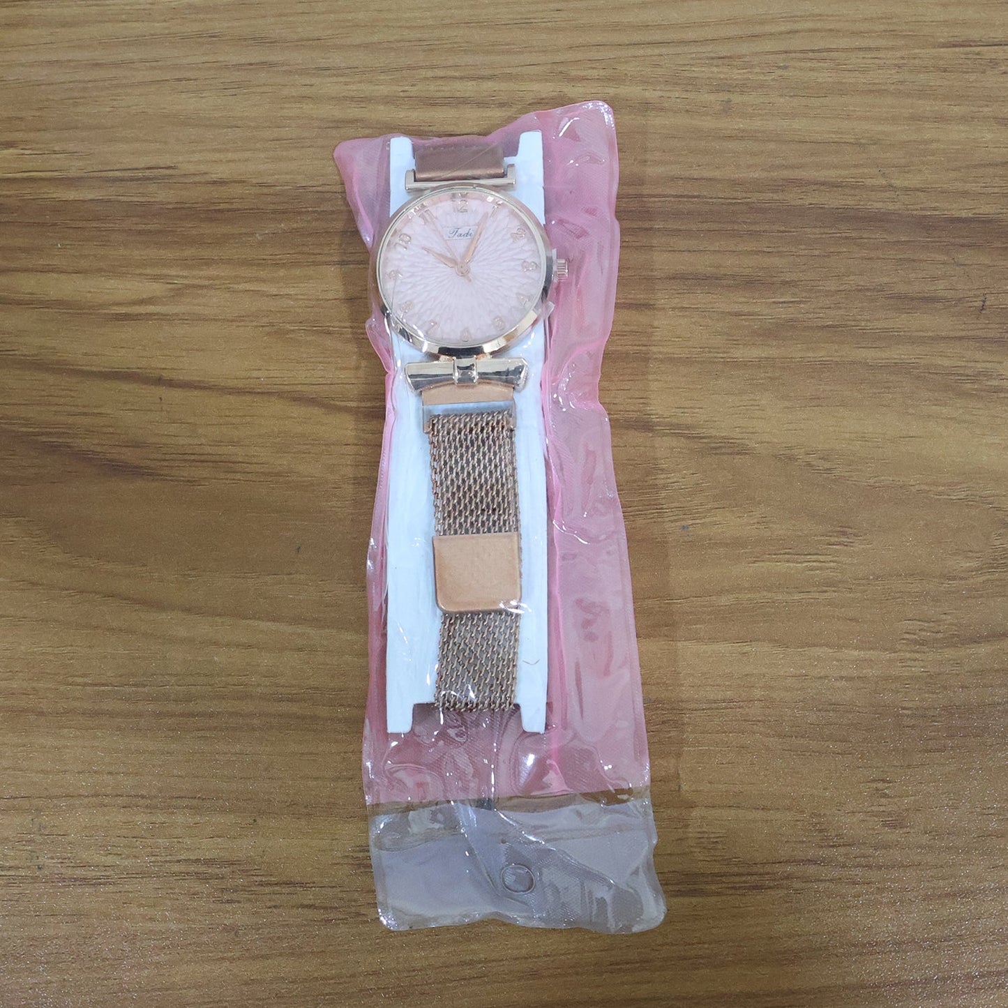 Luxury wristwatch for men and women